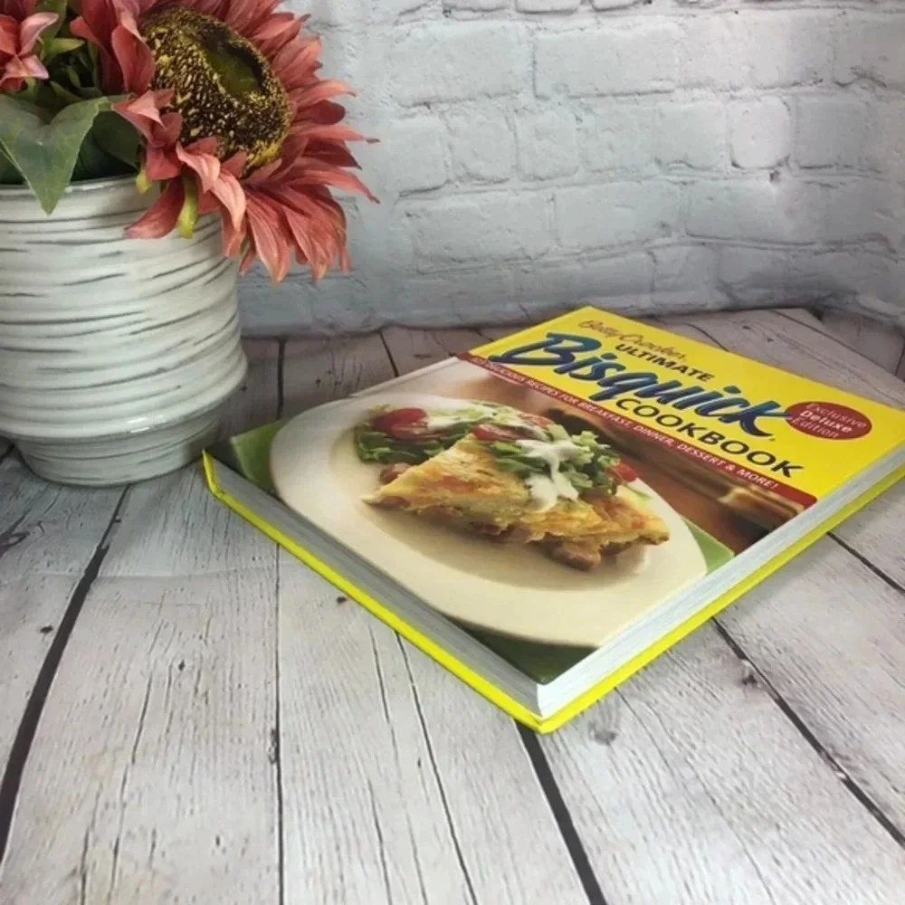 BETTY CROCKERS ULTIMATE BISQUICK cookbook
